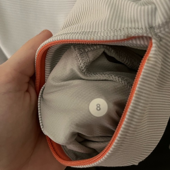 size 8 lulu pullover - Picture 5 of 5